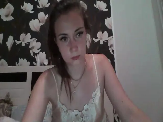 Live sex webcam photo for brunetteMia23 #262263069