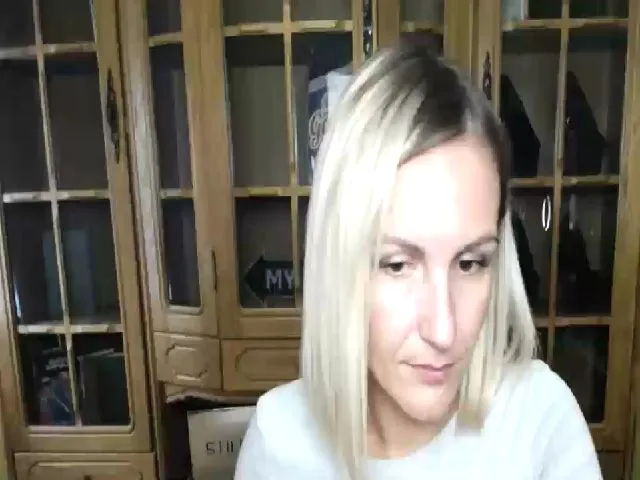 Live sex webcam photo for MiliEsiens #259845053