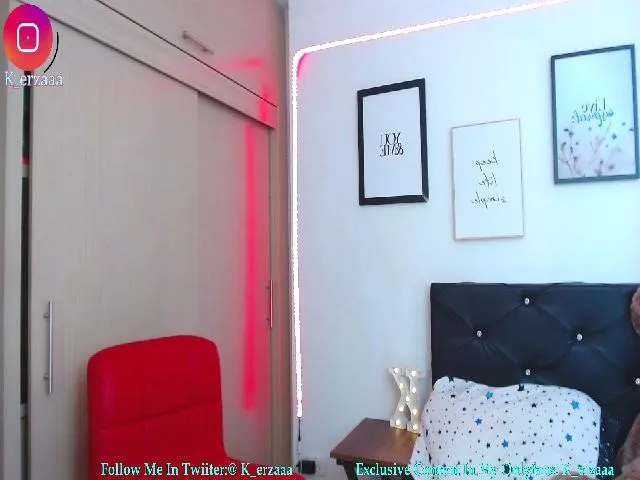 Live sex webcam photo for KiaraErza_ #253438590