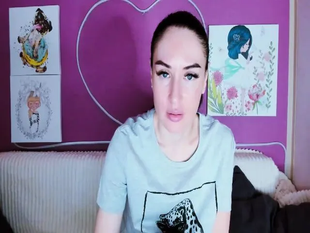 Live sex webcam photo for Lilly_Shine #257352622