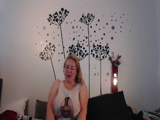 Live sex webcam photo for voluptuousDDD #251962493