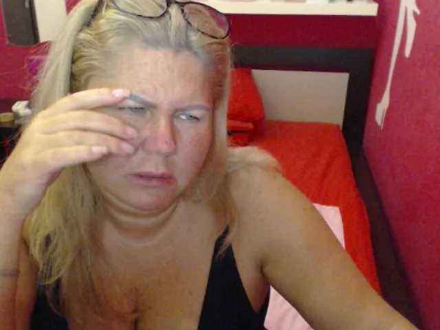 Live sex webcam photo for come2mom #241396403