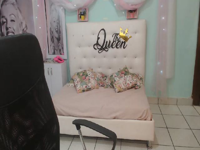 Live sex webcam photo for Miaqueen69 #252309619