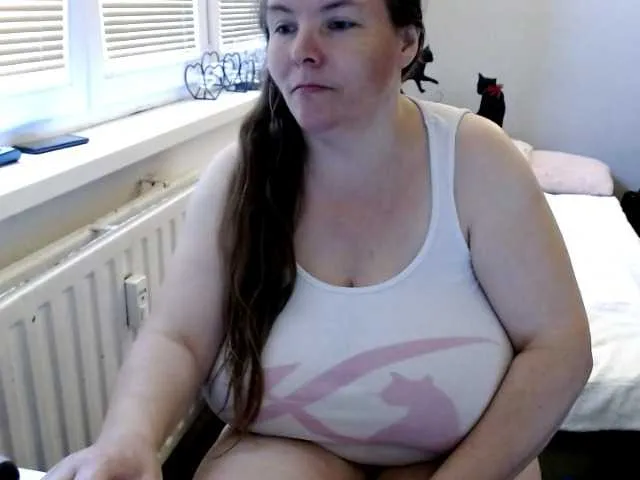 Live sex webcam photo for Bessy123 #251134416