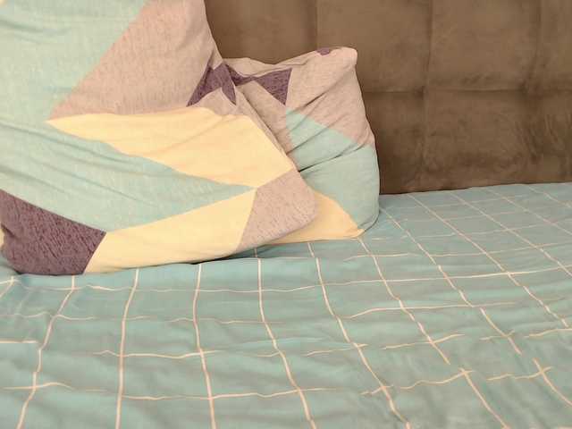 Live sex webcam photo for LittleDesire #241240394