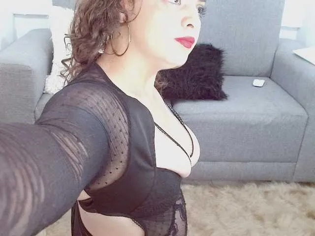 Live sex webcam photo for Samantha-Thom #249476496