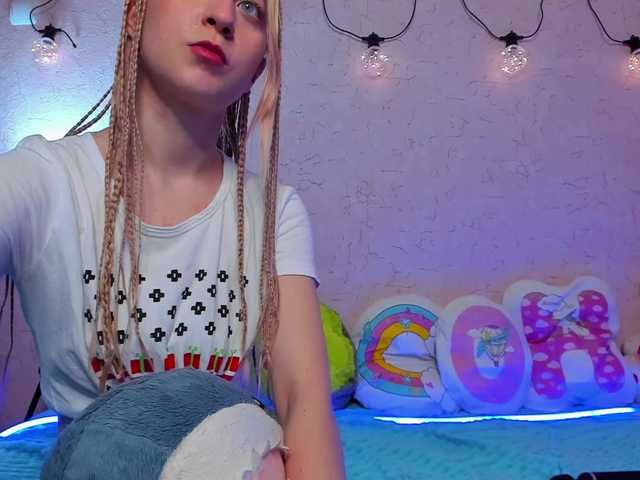 Live sex webcam photo for KiraLiLime #287989849