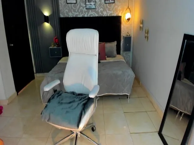 Live sex webcam photo for MarieBass #256874031