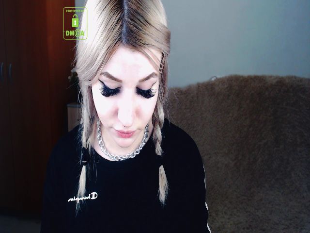 Live sex webcam photo for Alison_Moonli #252341337