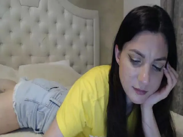 Live sex webcam photo for CutePaw_S #253252171