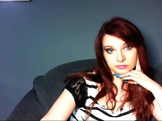 Live sex webcam photo for VirginLuna18 #256031699