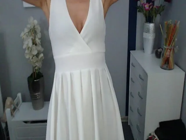 Live sex webcam photo for YummyLOR #256726192