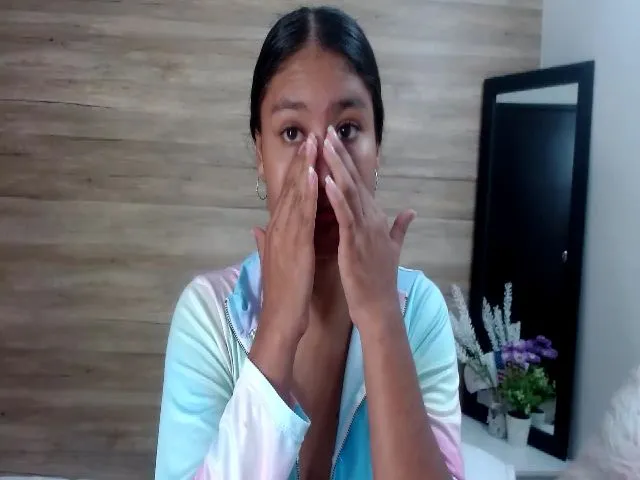 Live sex webcam photo for Lulu_girl #265328161