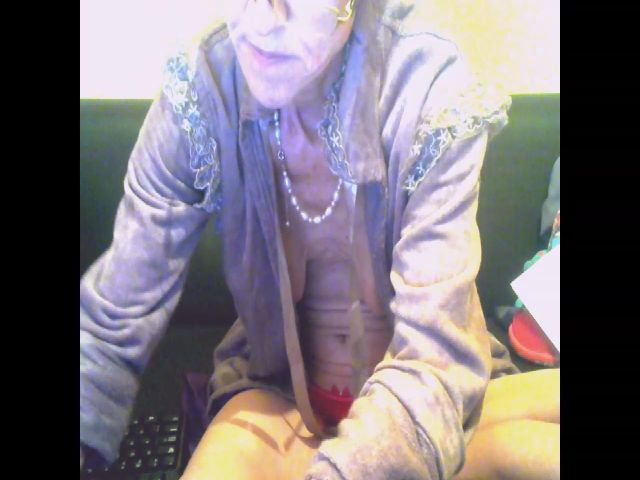 Live sex webcam photo for Sexygeny #253604860