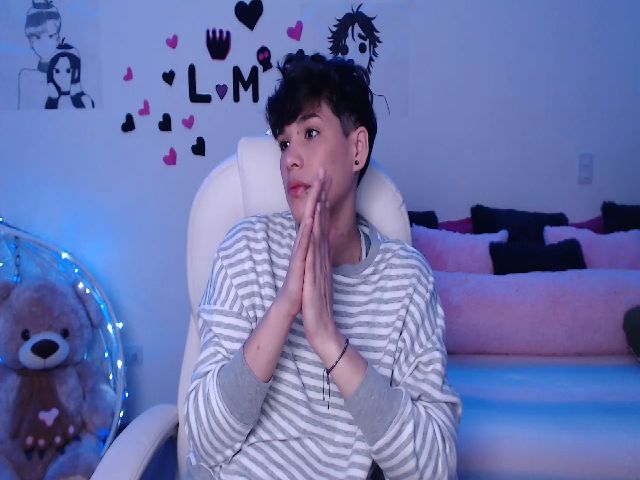 Live sex webcam photo for Laura_R23 #261423239