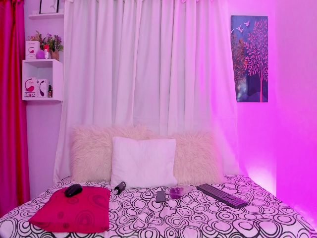 Live sex webcam photo for Meganmoore_ #264671767