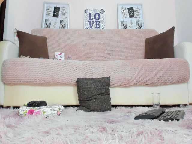 Live sex webcam photo for Jessyblondex #253257291