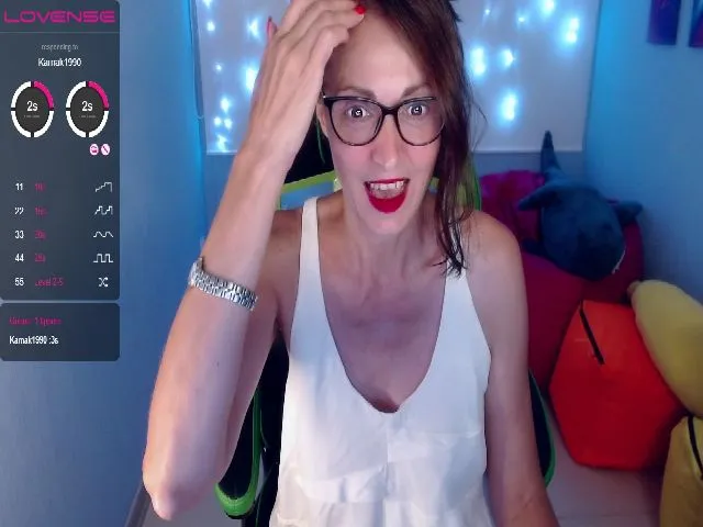 Live sex webcam photo for CaringSophie #254570873