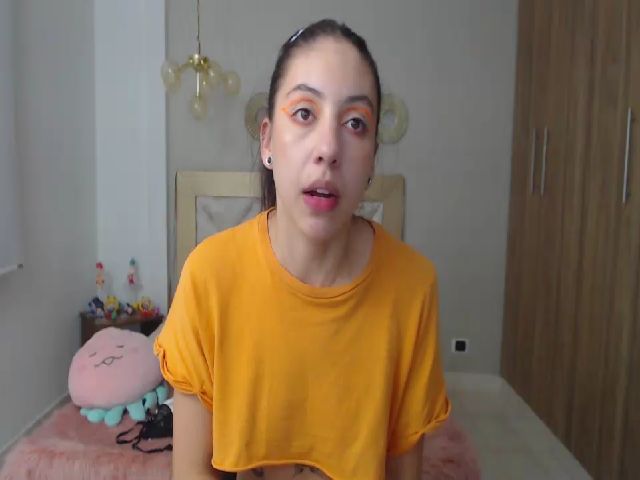 Live sex webcam photo for Emily_evans18 #255550804