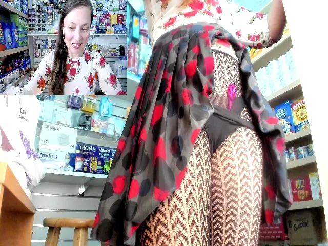 Live sex webcam photo for SparkleLuLu #287877440