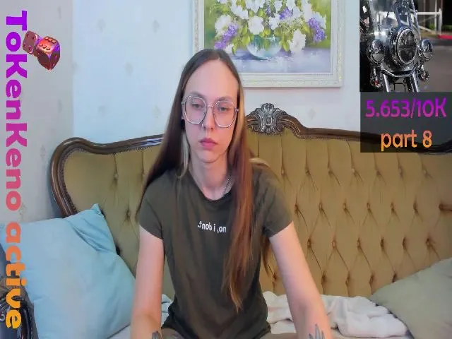 Live sex webcam photo for LisaMellow #253968523