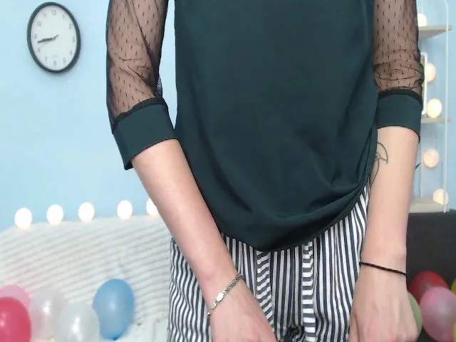 Live sex webcam photo for MollyTravis #254127937