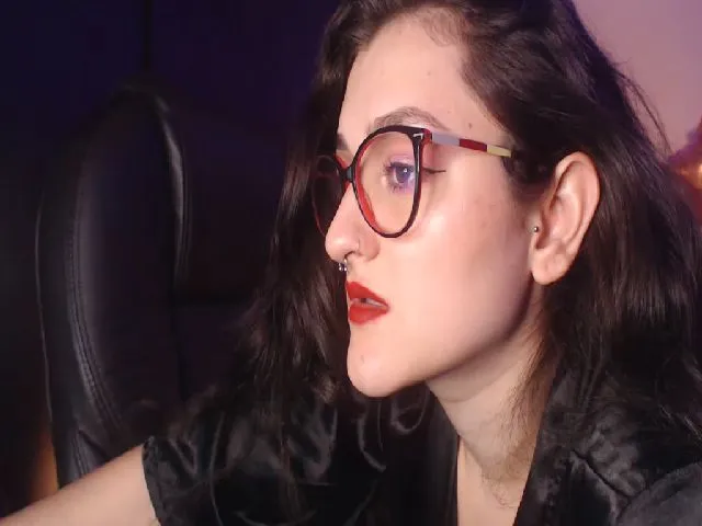 Live sex webcam photo for Miah_Peach #254729703