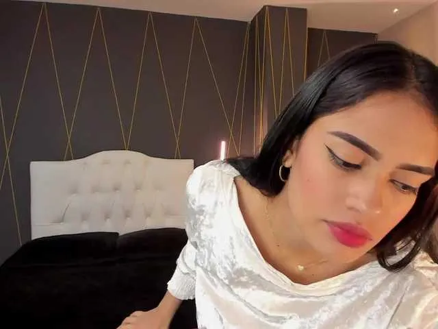 Live sex webcam photo for MayaRivera #241252908