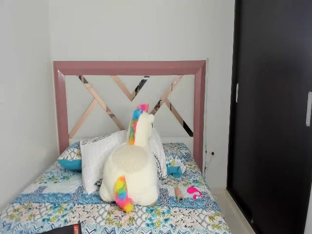 Live sex webcam photo for Alice_23_ #255502243