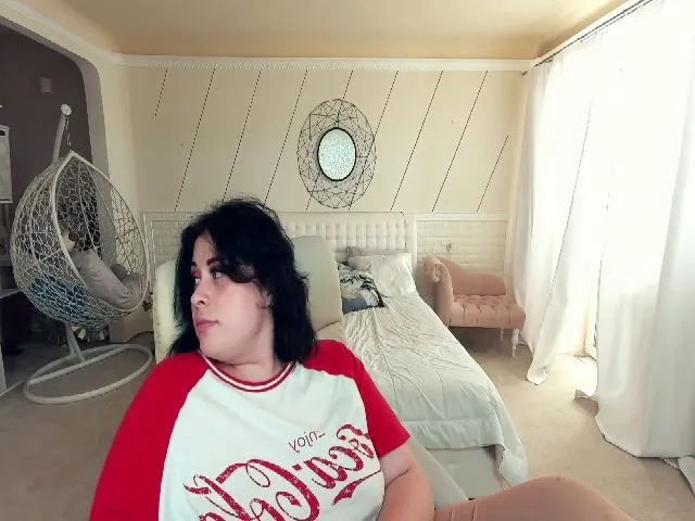 Live sex webcam photo for SerahMirabeli #260750217