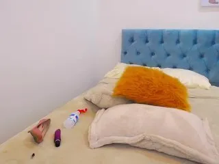 Live sex webcam photo for -Andrea18 #240877704