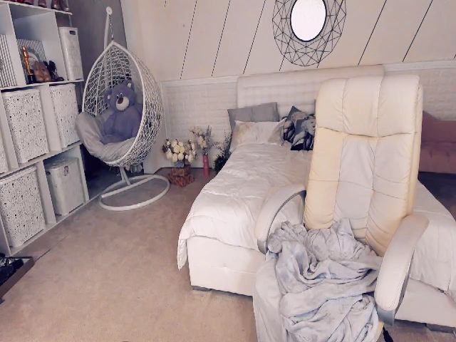 Live sex webcam photo for ArielAniston #259539823