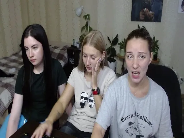 Live sex webcam photo for Emi_lywild #265582362