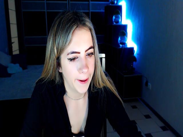 Live sex webcam photo for LannaBlue #253875850