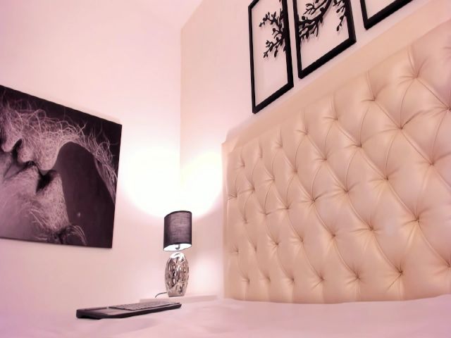 Live sex webcam photo for Mackenzie__20 #264109105