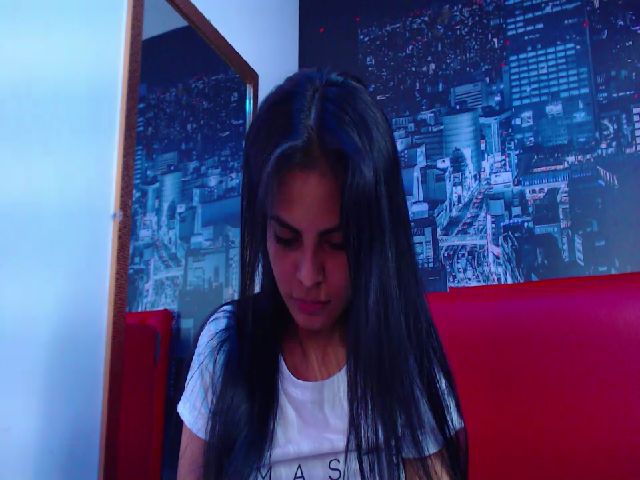 Live sex webcam photo for Haily_scot #253572304