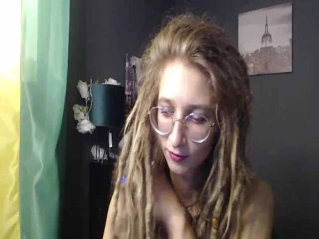 Live sex webcam photo for KINKYkeira #255617400