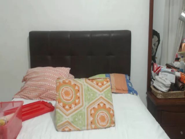 Live sex webcam photo for Sexysquirx #260108252