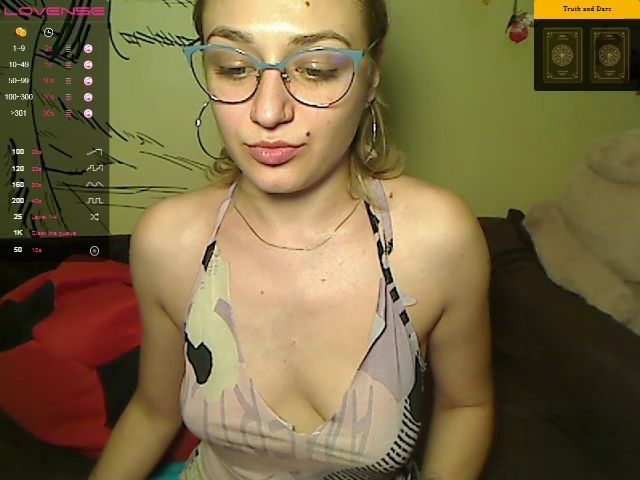 Live sex webcam photo for CatGirl01 #264161118