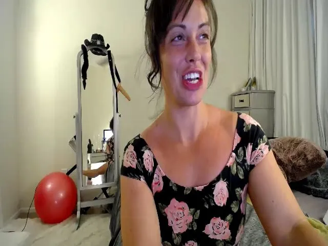 Live sex webcam photo for TemptinDesire #252855060