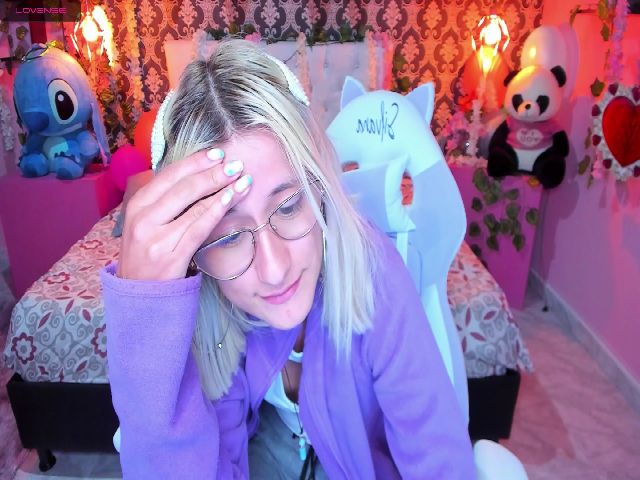 Live sex webcam photo for Silvana_21_ #256574198