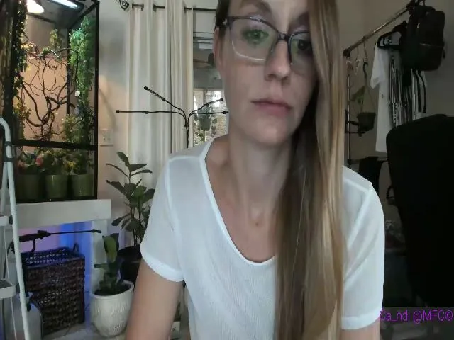 Live sex webcam photo for Ca_ndi #257744399