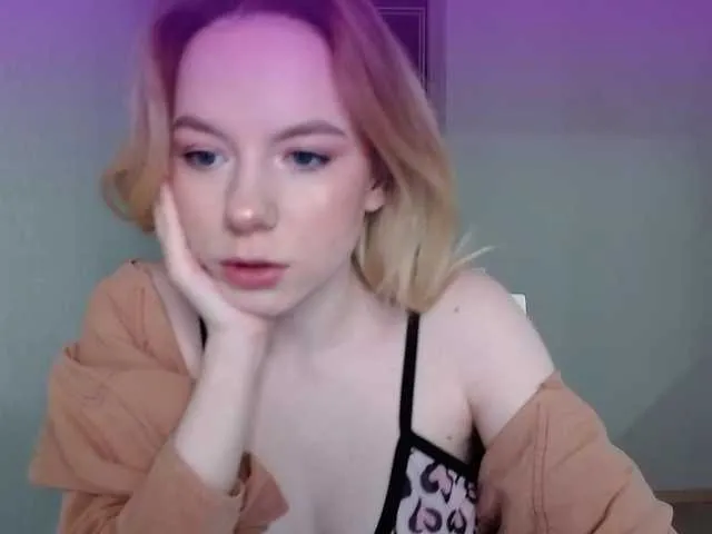 Live sex webcam photo for EmilyMilss #242446329