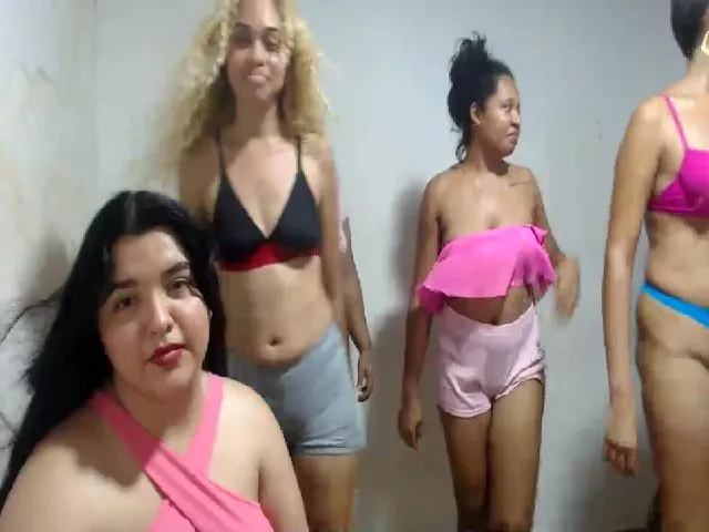 Live sex webcam photo for princesa011 #255492375