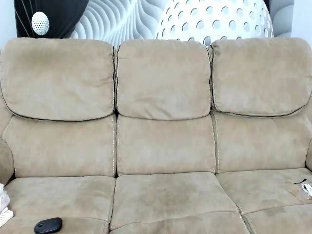 Live sex webcam photo for HaleySweet18 #255853588