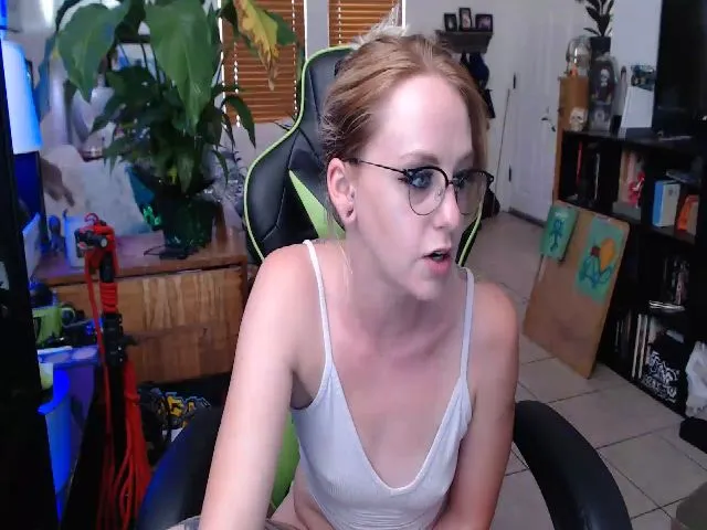 Live sex webcam photo for KinzySuicide #260215162