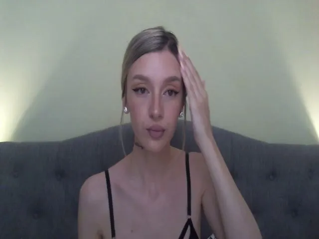 Live sex webcam photo for Renee_W #254601413