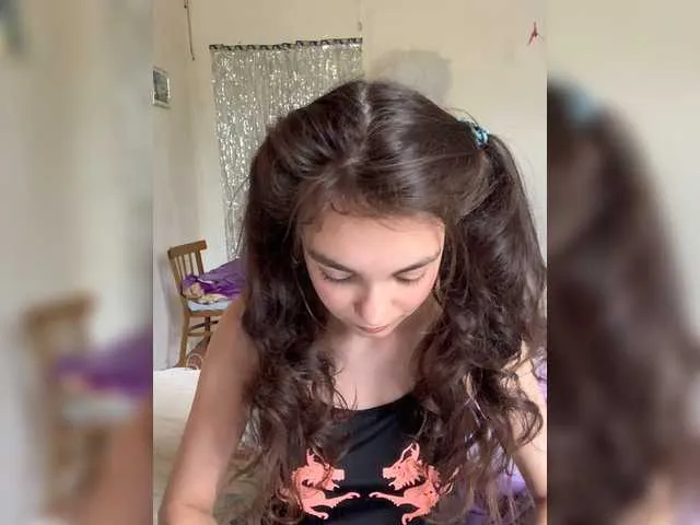 Live sex webcam photo for AnnaCow #249415956