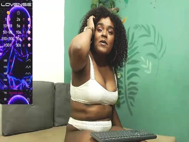 Live sex webcam photo for violet_cortes #254988932
