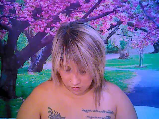 Live sex webcam photo for Roxyfoxy69 #264275792